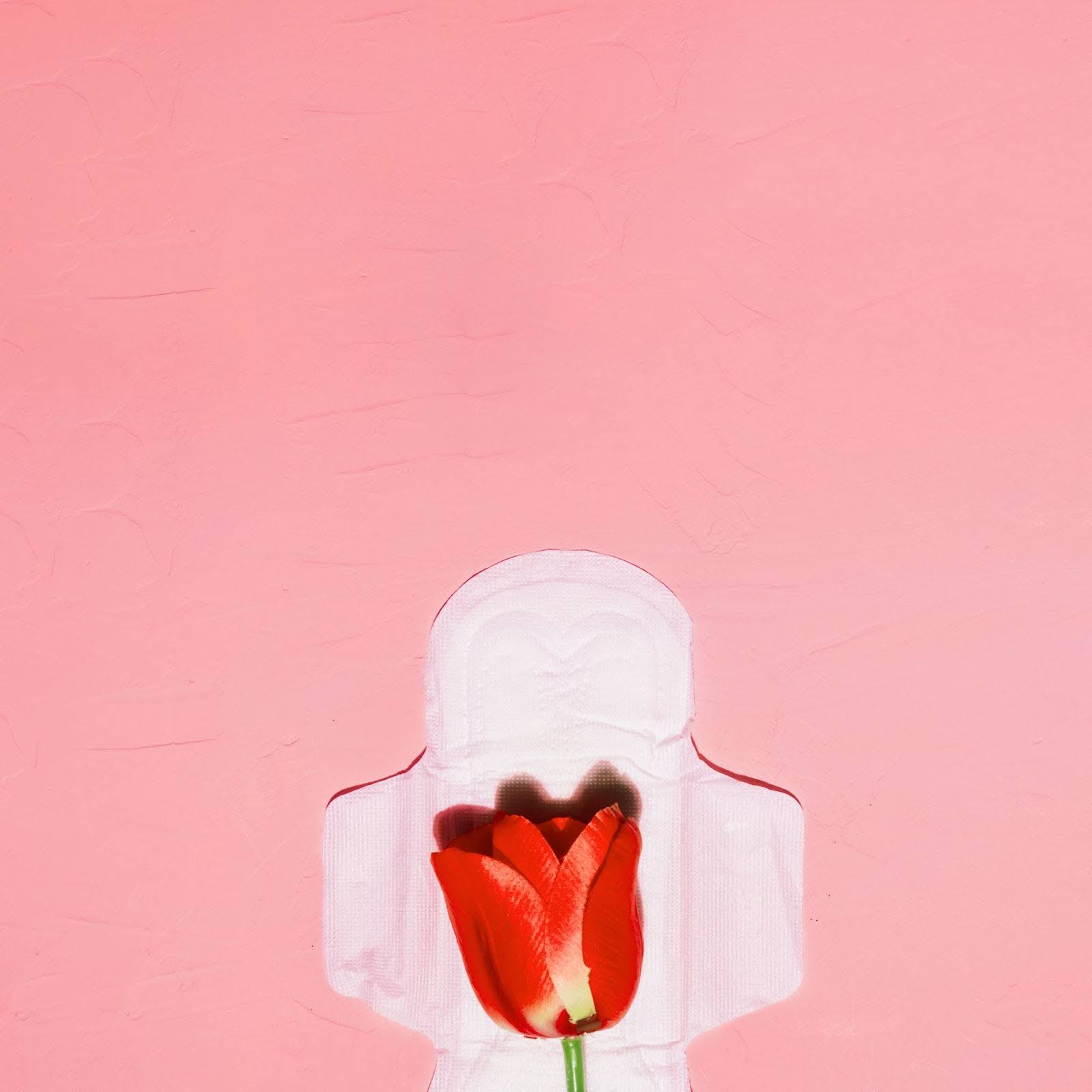 Sanitary pad with a flower on it