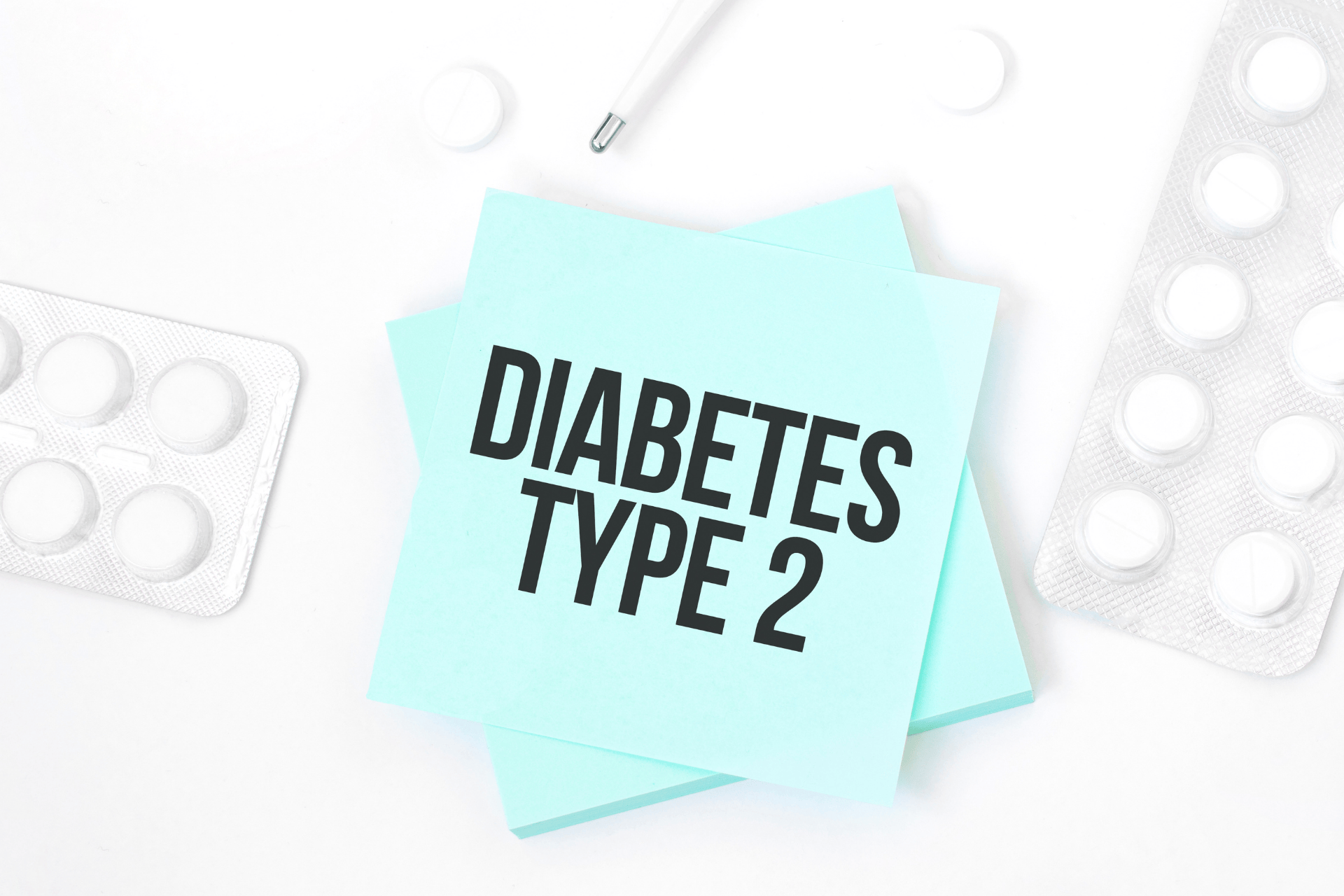 Note card with the words ‘Diabetes Type 2’ surrounded by pills and tablets.